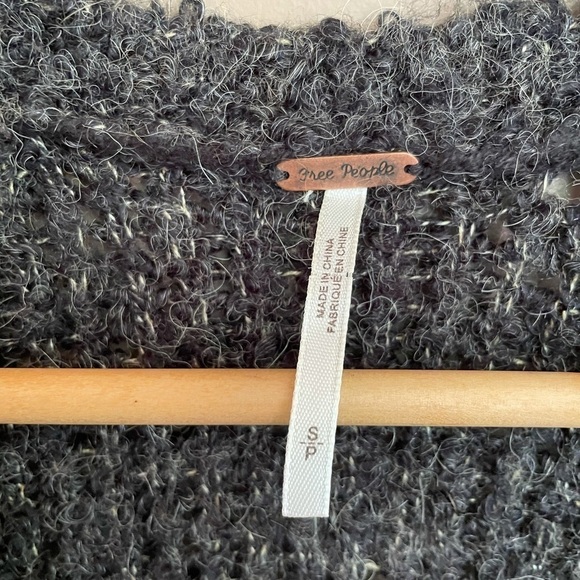 Free People Oversized Bouclé V-Neck Cardigan Small - Picture 5 of 10